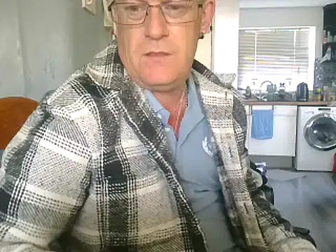 Snapshot of hefin18 chatting on February 7, 2025, 12:17 pm hefin18 online show from February 7, 2025, 12:17 pm