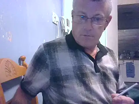 Snapshot of hefin18 chatting on February 12, 2025, 8:40 pm hefin18 online show from February 12, 2025, 8:40 pm