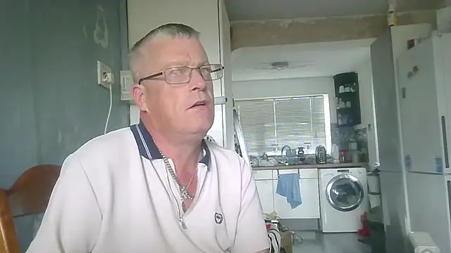 Snapshot of hefin18 chatting on September 13, 2025, 11:43 am hefin18 online show from September 13, 2025, 11:43 am