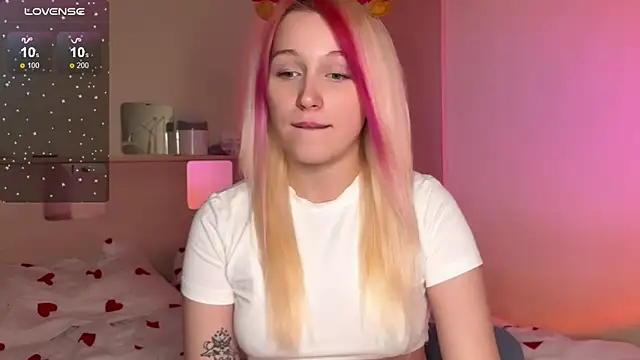  Annabel Myr  online show from December 14, 2025, 11:04 am