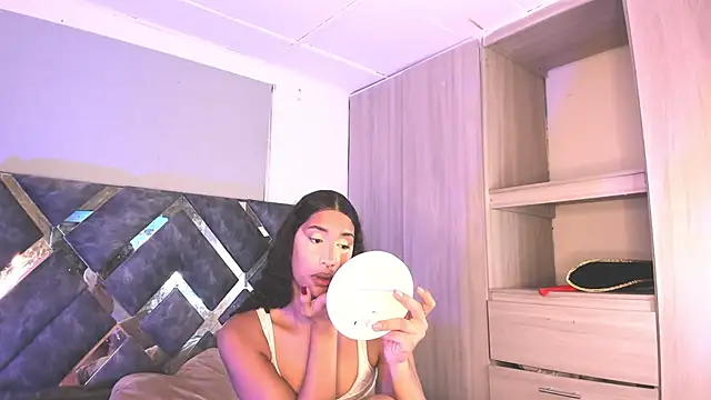 Snapshot of candice777 chatting on September 19, 2025, 1:23 pm candice777 online show from September 19, 2025, 1:23 pm