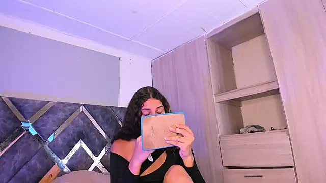 Snapshot of candice777 chatting on October 24, 2025, 1:18 pm candice777 online show from October 24, 2025, 1:18 pm