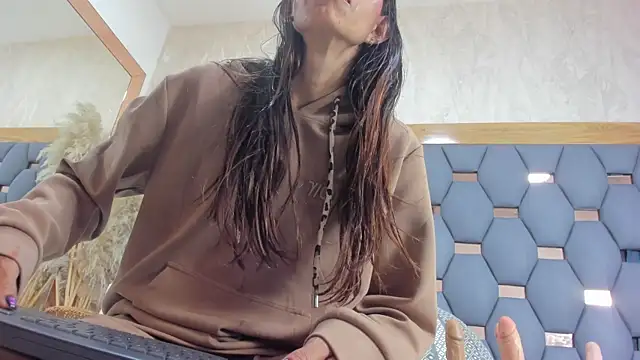 crystal sm online show from March 27, 2026, 3:12 am