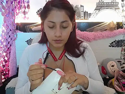 Nicol V online show from September 25, 2025, 4:05 am