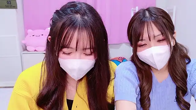 MOEMOE-Q online show from November 2, 2025, 4:09 pm