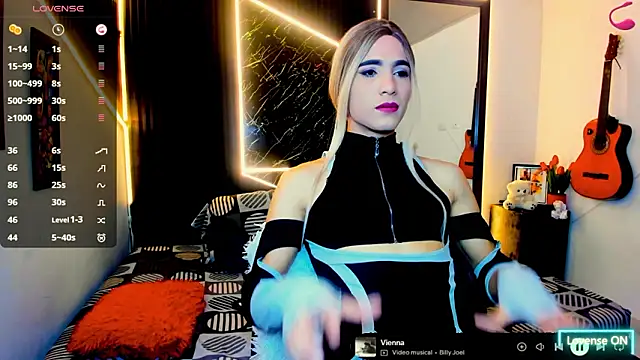 Snapshot of Issabella_Davinci chatting on March 9, 2026, 12:25 am Issabella Davinci online show from March 9, 2026, 12:25 am