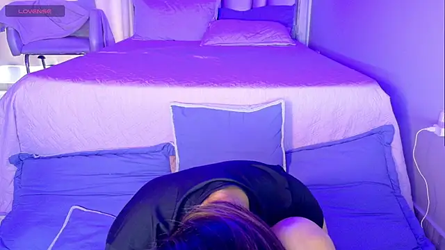 InnoocentLunaa online show from September 12, 2025, 3:45 pm