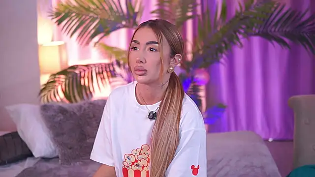 Snapshot of ZennySings chatting on December 19, 2025, 12:34 pm ZennySings online show from December 19, 2025, 12:34 pm