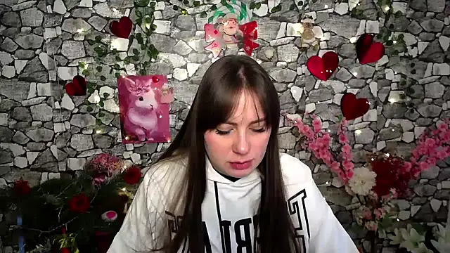 Amanda Bright  online show from December 23, 2025, 10:13 am