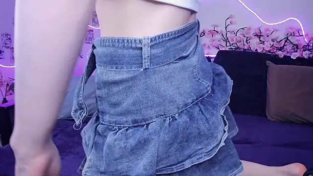 Megan--chan online show from November 18, 2025, 7:51 pm