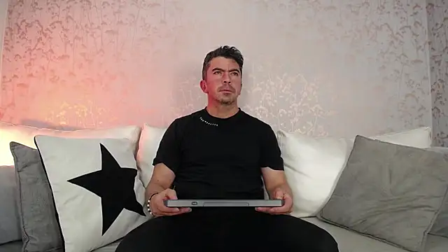 JuanKFit 45 online show from November 8, 2025, 1:44 pm