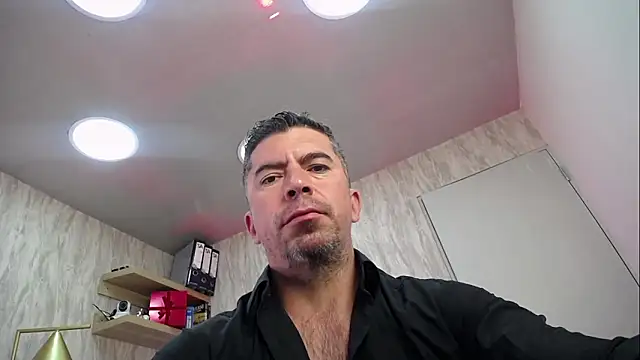 JuanKFit 45 online show from March 12, 2026, 4:29 am