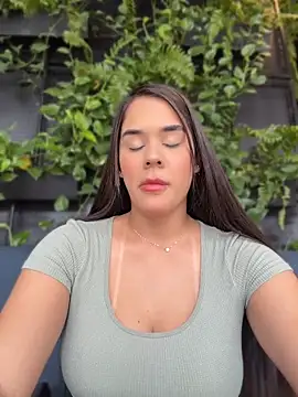 BellaLeclair online show from June 10, 2026, 5:34 pm