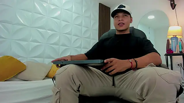 Ricky Owens1 online show from November 26, 2025, 8:43 pm