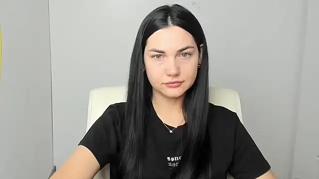 Lune Moon online show from September 12, 2025, 4:56 am