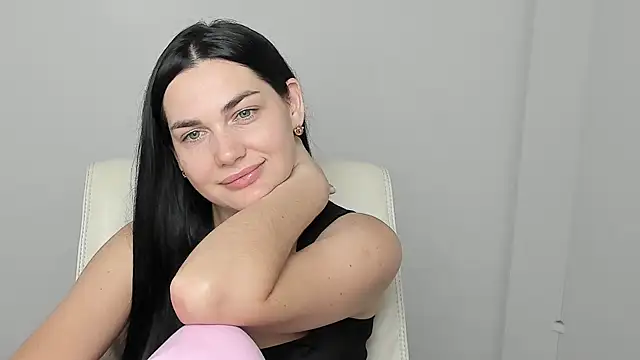 Lune Moon online show from September 28, 2025, 11:43 pm