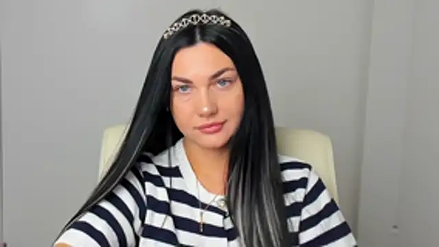 Lune Moon online show from December 1, 2025, 6:40 am