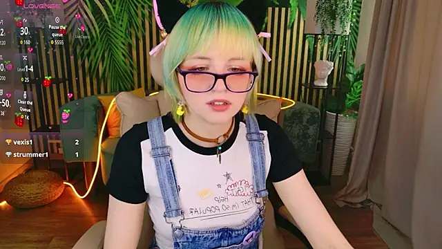 CoralineYoung online show from June 6, 2026, 10:42 am