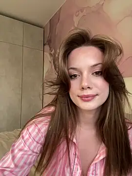 Snapshot of Rosie_Holmes_ chatting on October 4, 2025, 12:47 pm Rosie Holmes online show from October 4, 2025, 12:47 pm