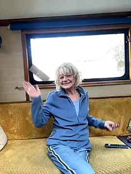 ladyboatlady online show from November 17, 2025, 9:48 am