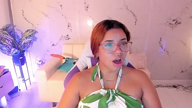 Snapshot of scarlett_enjoy1 chatting on September 19, 2025, 12:39 pm scarlett enjoy1 online show from September 19, 2025, 12:39 pm