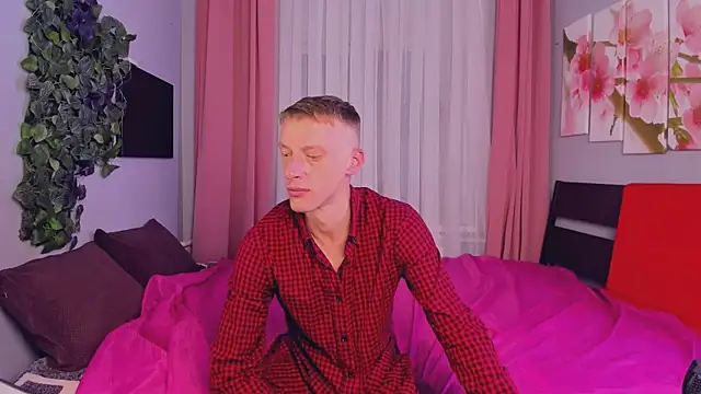 Snapshot of InkedJames chatting on September 29, 2025, 4:34 pm InkedJames online show from September 29, 2025, 4:34 pm