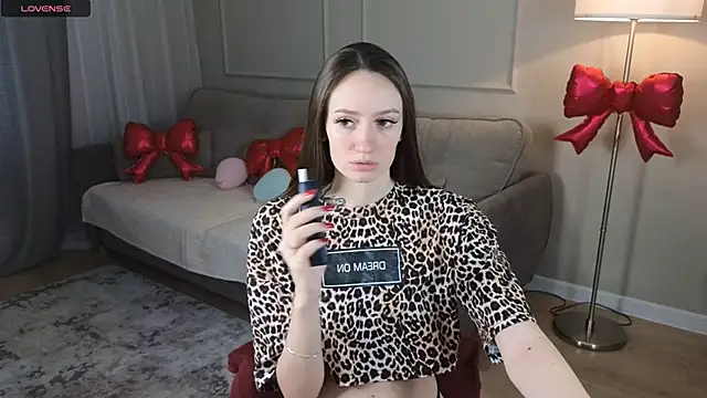 cutienaughtygirl online show from March 10, 2026, 7:46 am