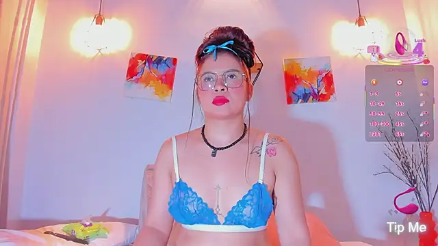 Karlaliones69 online show from September 30, 2025, 11:48 am