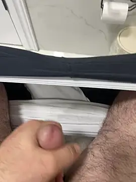 Snapshot of Heros2000 chatting on April 2, 2026, 8:01 am Heros2000 online show from April 2, 2026, 8:01 am