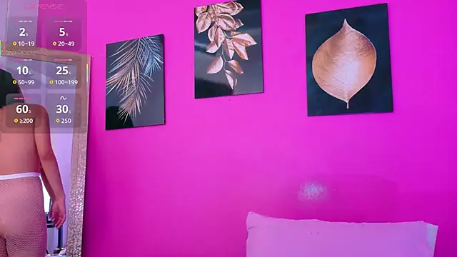 cutepetitee online show from September 30, 2025, 8:03 pm