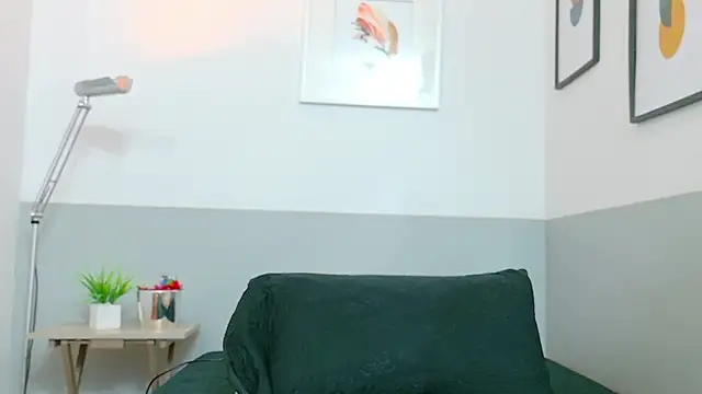 cutepetitee online show from October 11, 2025, 7:56 pm