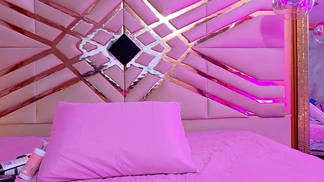 cutepetitee online show from November 5, 2025, 7:36 pm