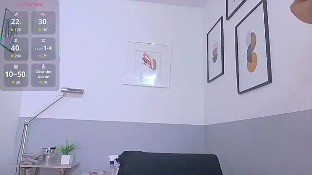 cutepetitee online show from January 10, 2026, 7:48 pm