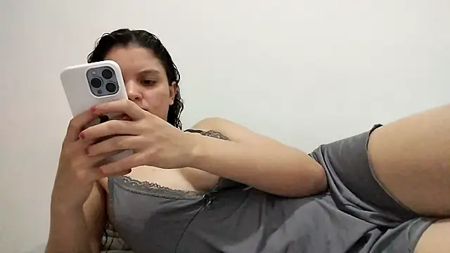 isabelly08ty online show from November 19, 2025, 6:08 pm