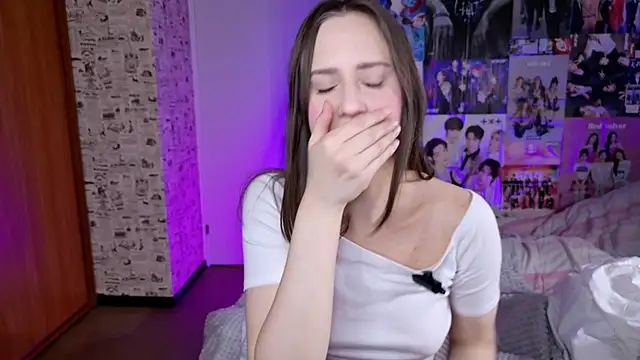 LucyRose3 online show from November 18, 2025, 4:28 am