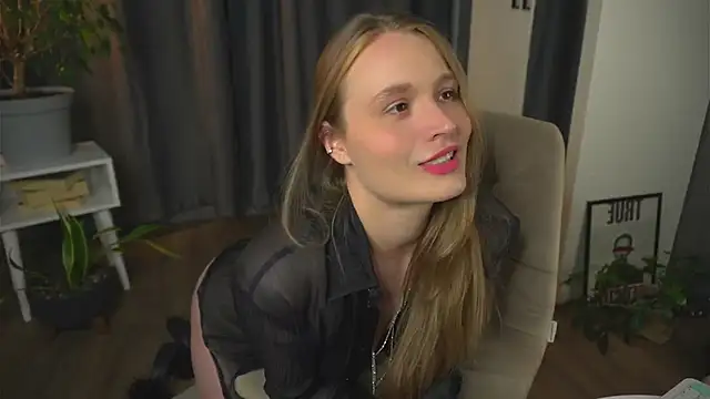 lisa schiele online show from September 14, 2025, 8:08 pm