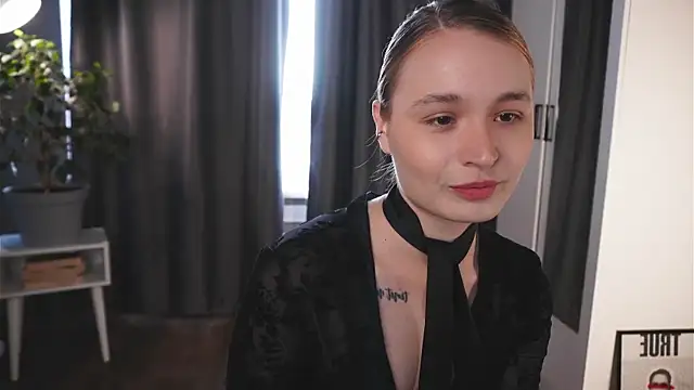 lisa schiele online show from October 14, 2025, 5:19 am