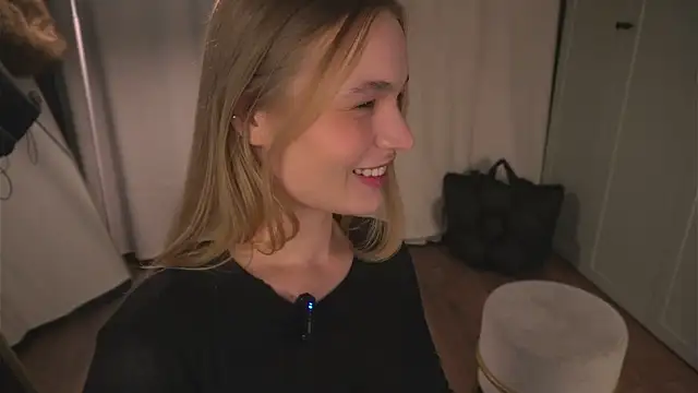 lisa schiele online show from April 4, 2026, 8:17 pm