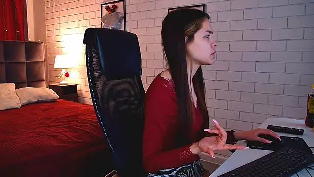 UliaNeer online show from April 16, 2026, 5:08 am