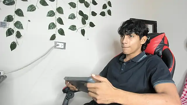 axel rousse2 online show from November 4, 2025, 11:26 pm