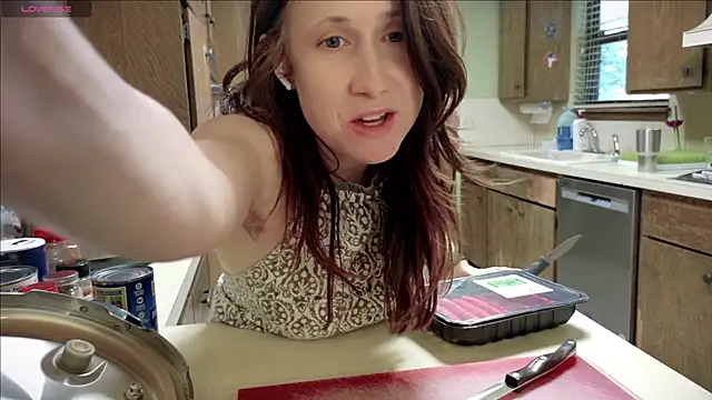 Snapshot of MommyGoddessL chatting on November 11, 2025, 3:34 pm MommyGoddessL online show from November 11, 2025, 3:34 pm