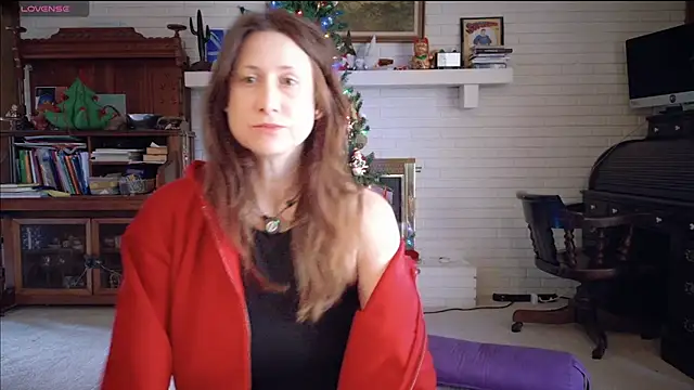 Snapshot of MommyGoddessL chatting on December 16, 2025, 3:39 pm MommyGoddessL online show from December 16, 2025, 3:39 pm