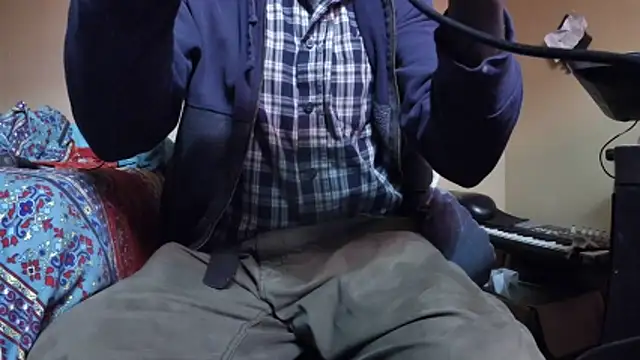 EYEzIAM online show from December 18, 2025, 6:52 am