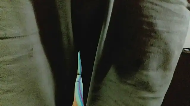 EYEzIAM online show from April 4, 2026, 5:38 am