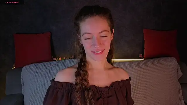 Agnes Wells online show from May 11, 2026, 3:12 am