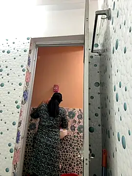 Snapshot of YOURMISTHI chatting on November 13, 2025, 7:40 am YOURMISTHI online show from November 13, 2025, 7:40 am