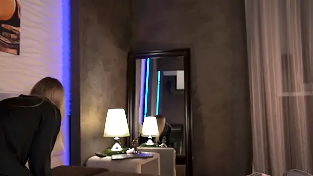 Snapshot of AriWild chatting on October 7, 2025, 4:20 am AriWild online show from October 7, 2025, 4:20 am