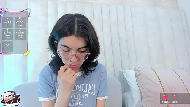 Im Molly Angel online show from November 15, 2025, 8:16 pm