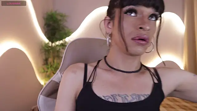 Alanakimura  online show from December 20, 2025, 9:00 pm