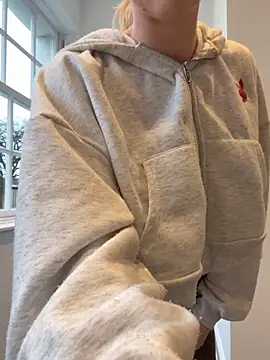 lolableux online show from February 1, 2026, 4:05 pm